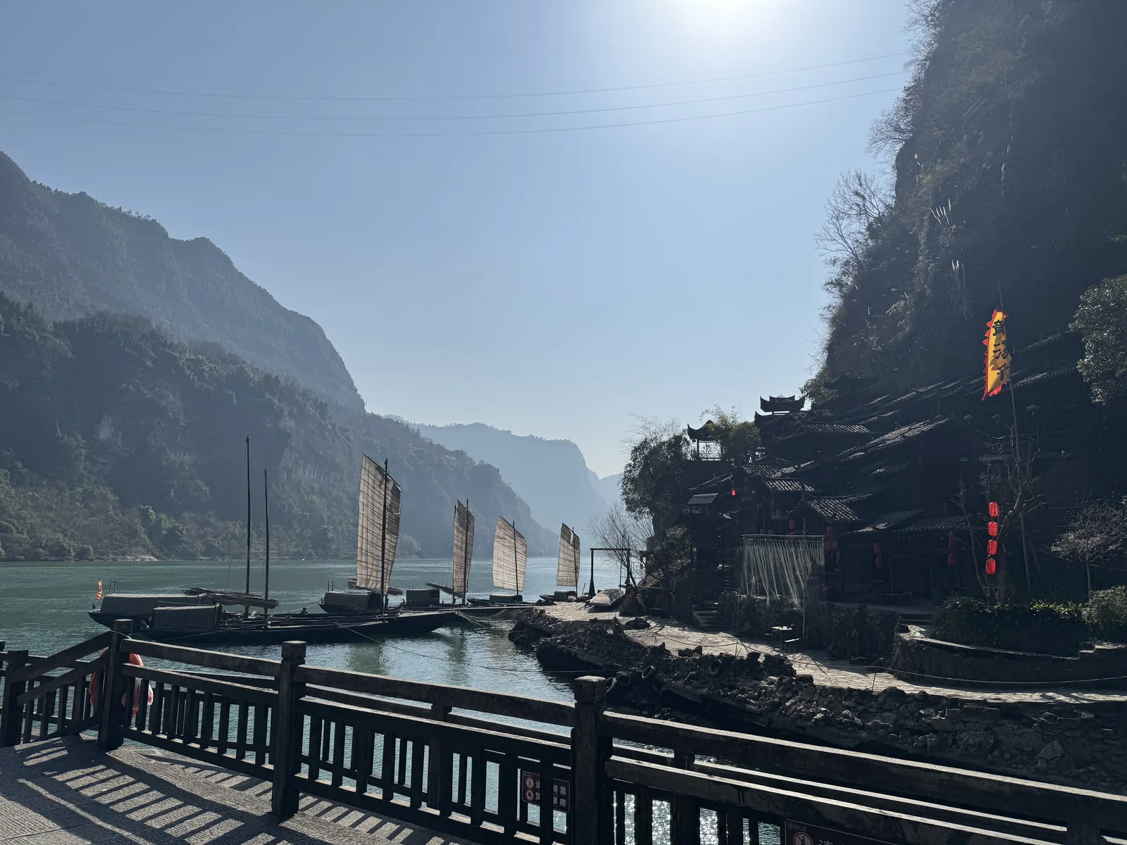三峡人家 · 崖边栈道